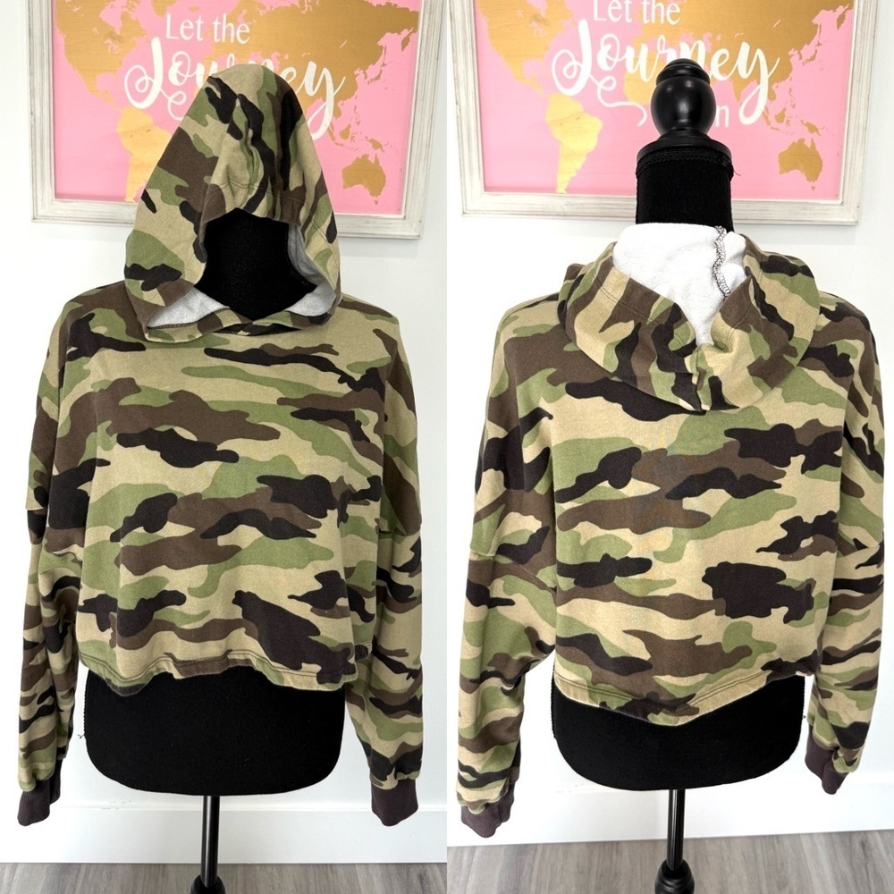 Divided Camo Crop Long Sleeve Hooded Sweater (M)
